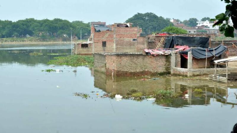 बाढ़ आने से जनपद में लोगों को हुआ नुकसान, कछार में निर्माण कार्य रोकने की होगी पहल