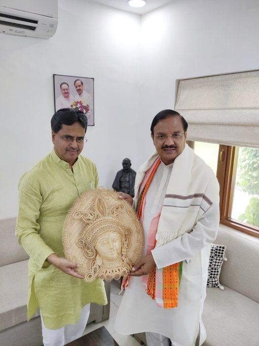 Political News : त्रिपुरा के मुख्यमंत्री ने प्रभारी डा. महेश शर्मा के साथ की चुनावों पर चर्चा