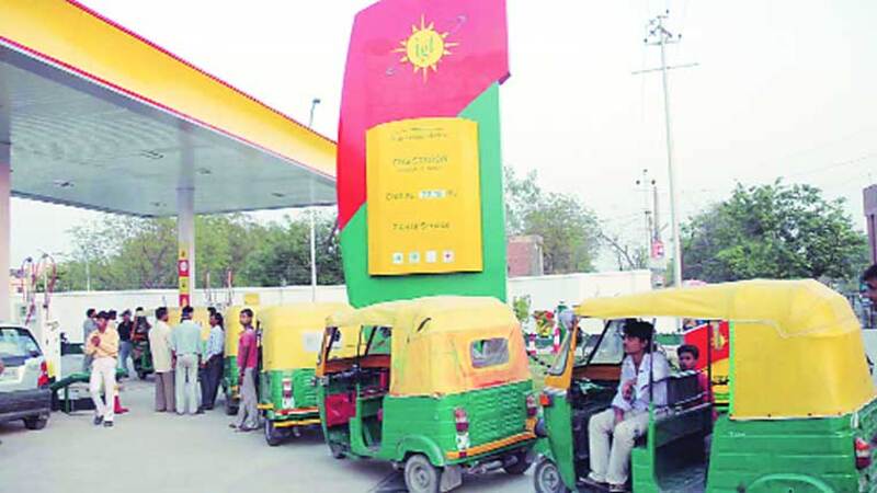 CNG Price Hike: महंगाई ने दोबारा लोगों को दिया झटका, कुकिंग गैस और सीएनजी की कीमत में हुई बढ़ोतरी