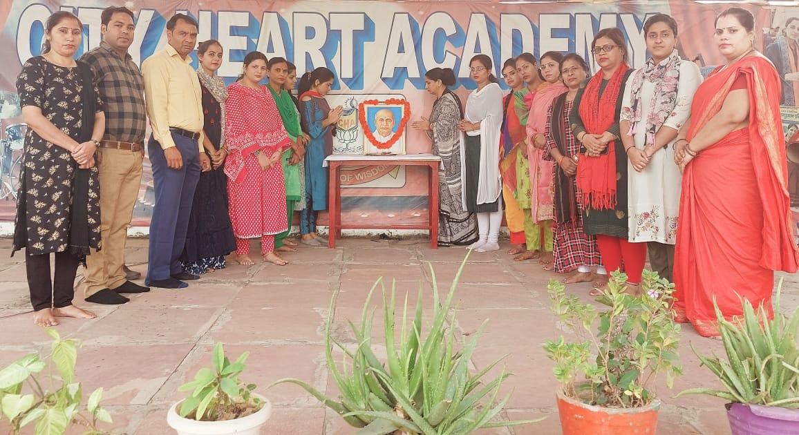 Greater Noida News : सिटी हार्ट स्कूल में धूमधाम से मनाई गई सरदार पटेल जयंती