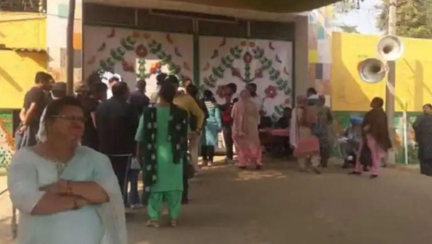 Bagpat News: राम रहीम के आश्रम में तोड़े गए पैरोल के नियम, पुलिस देखती रही तमाशा