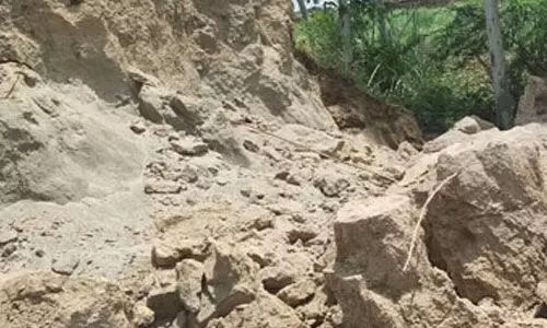 Uttar Pradesh: मिट्टी का टीला गिरने से दो महिलाओं की मौत