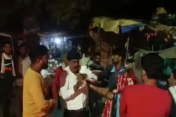 Uttar Pradesh महिला ने कुछ ऐसे उतारा आशिकी का भूत