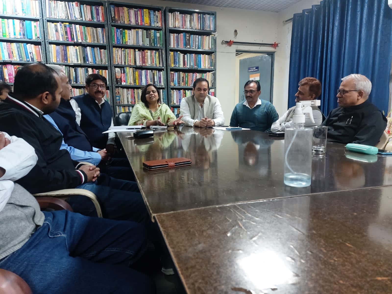 Noida News : वोटर लिस्ट को लेकर जिला प्रशासन ने तेज की तैयारियां , बैठक सम्पन्न