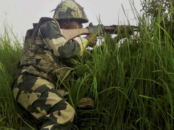 Jammu and Kashmir जम्मू-कश्मीर के अनंतनाग में मुठभेड़ जारी