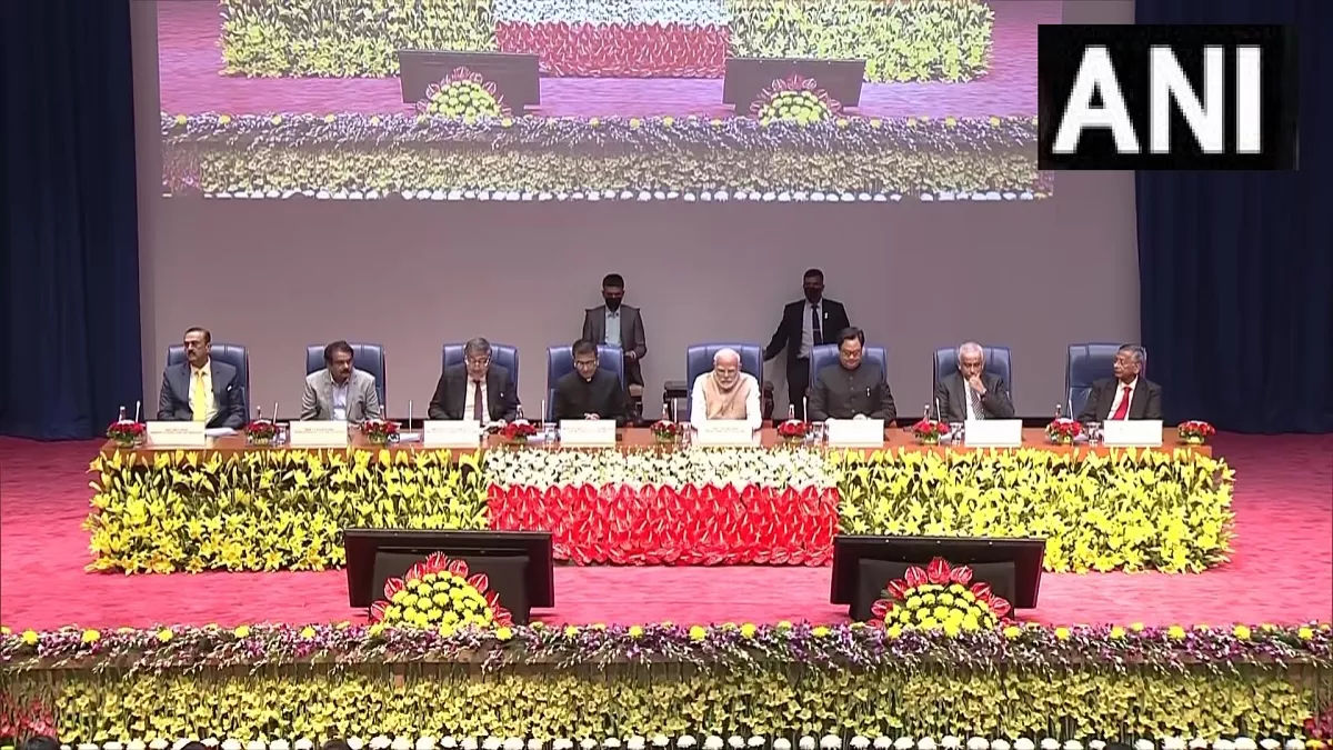 National News मौलिक कर्तव्यों का पालन पहली प्राथमिकता: पीएम मोदी