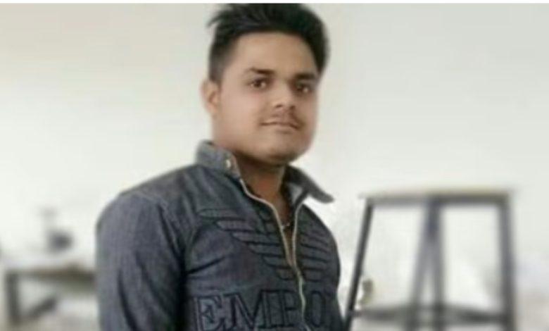 Uttar pradesh News कर्ज से परेशान युवक ने उठाया आत्मघाती कदम, पेड़ से लटक दी जान