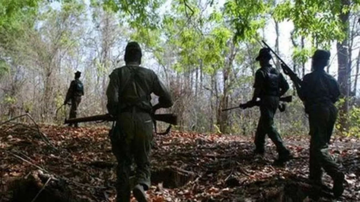 <span style="color: #4c83f5"> Naxal Encounter: </span> मुठभेड़ में मारे गए तीन नक्सली, तलाशी अभियान जारी