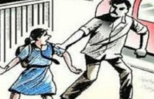 Gautam Buddha Nagar: नाबालिग छात्रा के अपहरण के मामले में अज्ञात के खिलाफ रिपोर्ट