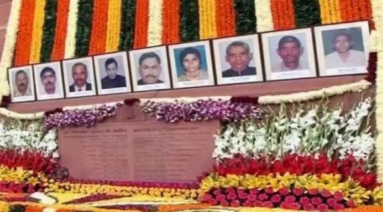 National: राष्ट्रपति ने 2001 में संसद पर हुए आतंकी हमले में शहीद जवानों को श्रद्धांजलि दी