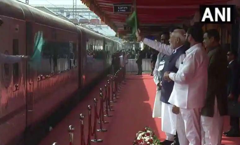 PM Modi ने नागपुर-बिलासपुर वंदे भारत एक्सप्रेस को हरी झंडी दिखाई