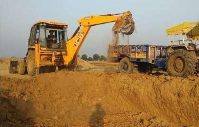 Gujrat : कच्छ में खनन स्थल पर दीवार गिरने से तीन व्यक्ति की मौत