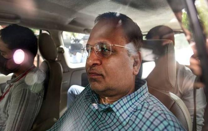 Tihar Jail: जेल में बंद मंत्री सतेंद्र जैन पर अब लगाई ये पाबंदी