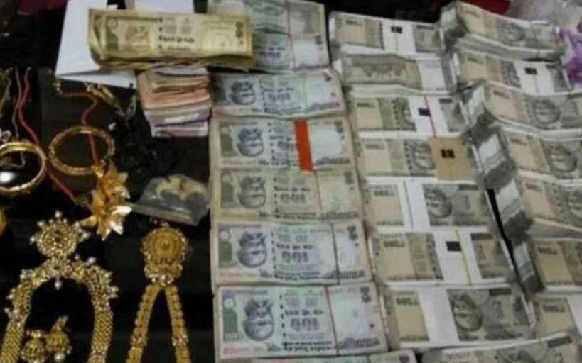 Jaipur News: दो कर्मचारियों के यहां तलाशी में मिली अकूत संपत्ति और लग्जरी गाड़ियां