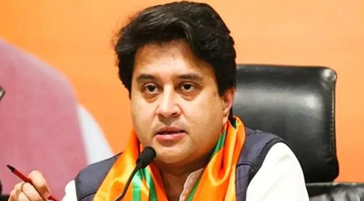 New Delhi: हवाई अड्डों पर भीड़ कम को सभी एजेंसियां मुस्तैद: सिंधिया