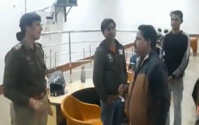 UP News: कार में चलाया जा रहा था बार, सीओ ने इस तरह किया पर्दाफाश