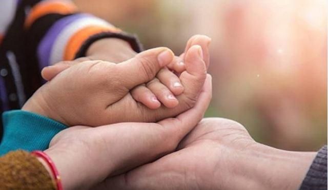 Adopted children: बेटियों के प्रति अधिक प्यार, लड़कों से ज्यादा लड़कियां ली जा रही हैं गोद
