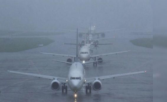 Big news for airplane : कम दृश्यता से गुवाहाटी हवाई अड्डा पर विमान सेवा प्रभावित