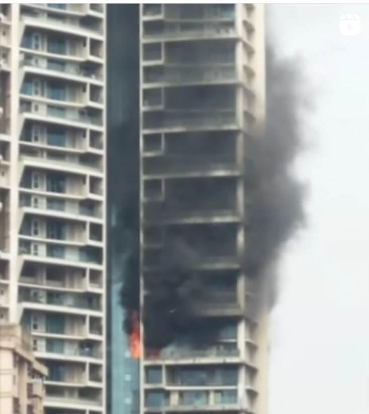 Mumbai News : मध्य मुंबई की बहुमंजिला इमारत में आग, कोई हताहत नहीं