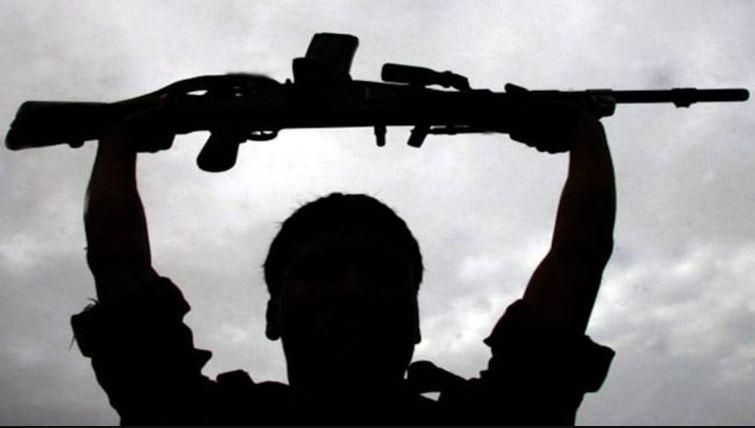 Chhattisgarh News: इनामी महिला नक्सली ने किया आत्मसमर्पण