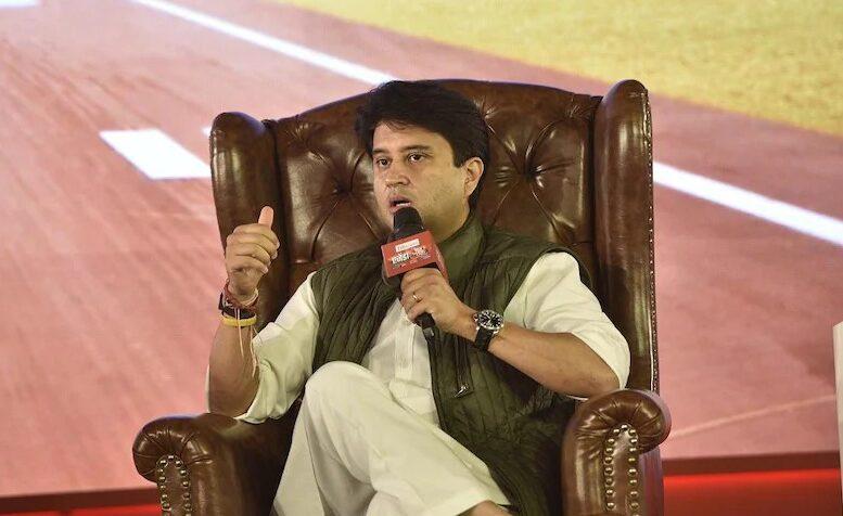 National News : कश्मीर में लौटा अमन-चैन, क्षेत्र के आर्थिक विकास के लिये सरकार प्रतिबद्ध : सिंधिया