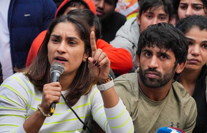 Wrestlers Protest : पहलवान अड़े, खेल मंत्री के साथ बैठक बेनतीजा