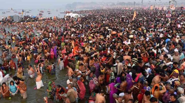 Magh Mela 2023 : पुष्प वर्षा के बीच मौनी अमावस्या पर 1.5 करोड़ लोगों ने गंगा में लगाई डुबकी