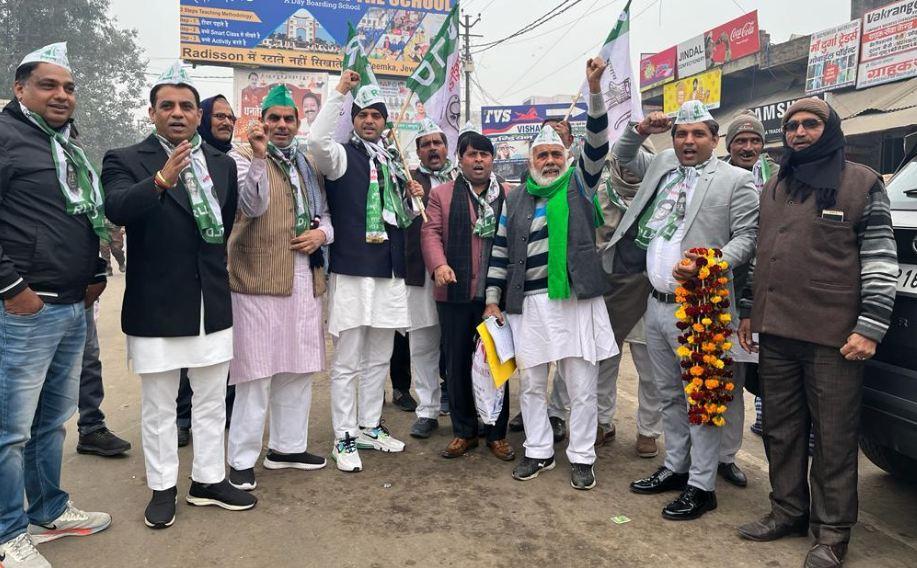 Jewar News : किसानों ने निकाला पैदल मार्च, CM Yogi को पोस्ट किए लेटर