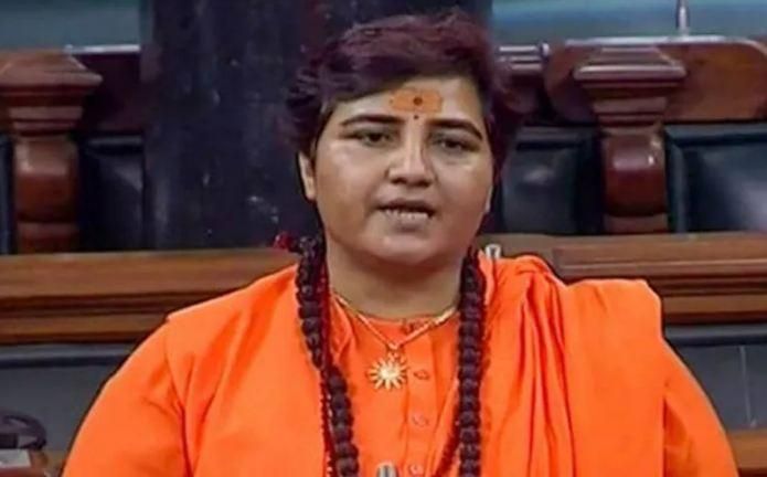 Latest News : प्रज्ञा ठाकुर के खिलाफ एकजुट हुए 100 से अधिक पूर्व नौकरशाह