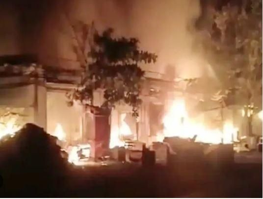 Thane News: भिवंडी में चार गोदाम जलकर खाक