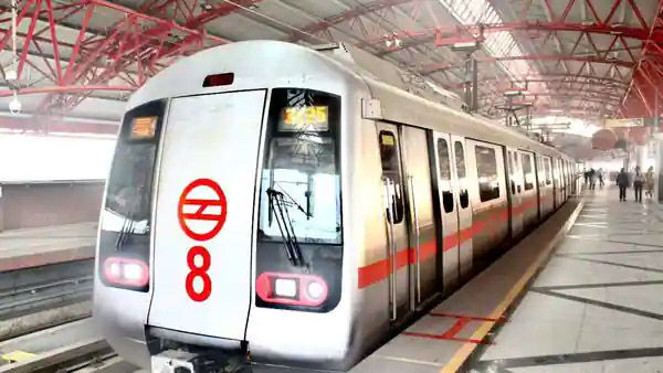 Noida News : ‘अंडरपास के निर्माण के पूर्व एफओबी पिलर की उपेक्षा की गई’