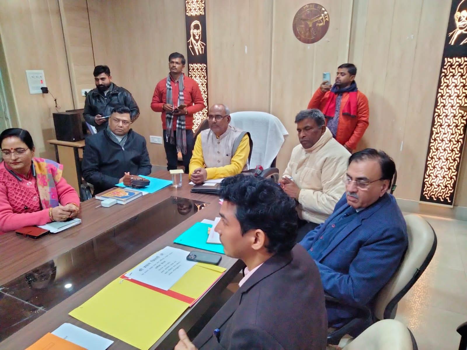 Noida News : स्कूल के पास पान, बीड़ी, गुटखा व तंबाकू की दुकान लगाने दें : श्याम त्रिपाठी