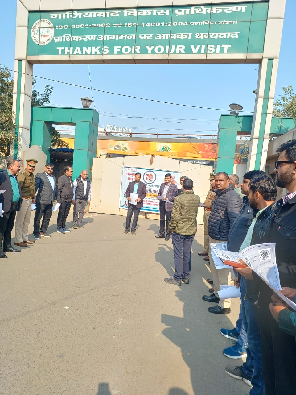 GHAZIABAD SAMACHAR : रोड सुरक्षा के प्रति जीडीए सचिव ने दिलायी शपथ