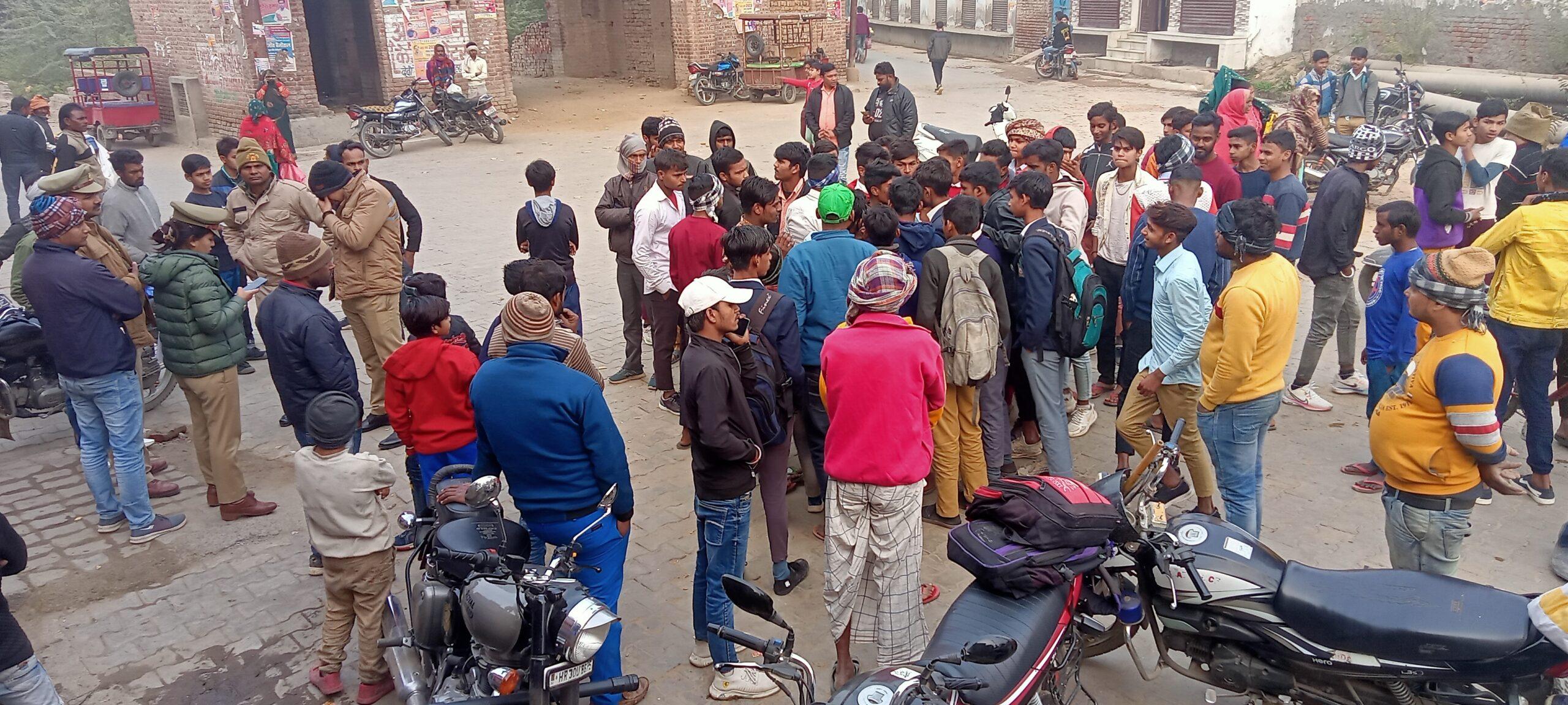 Jewar News : छात्राओं का पक्ष लेने पर तीन छात्रों के साथ की मारपीट