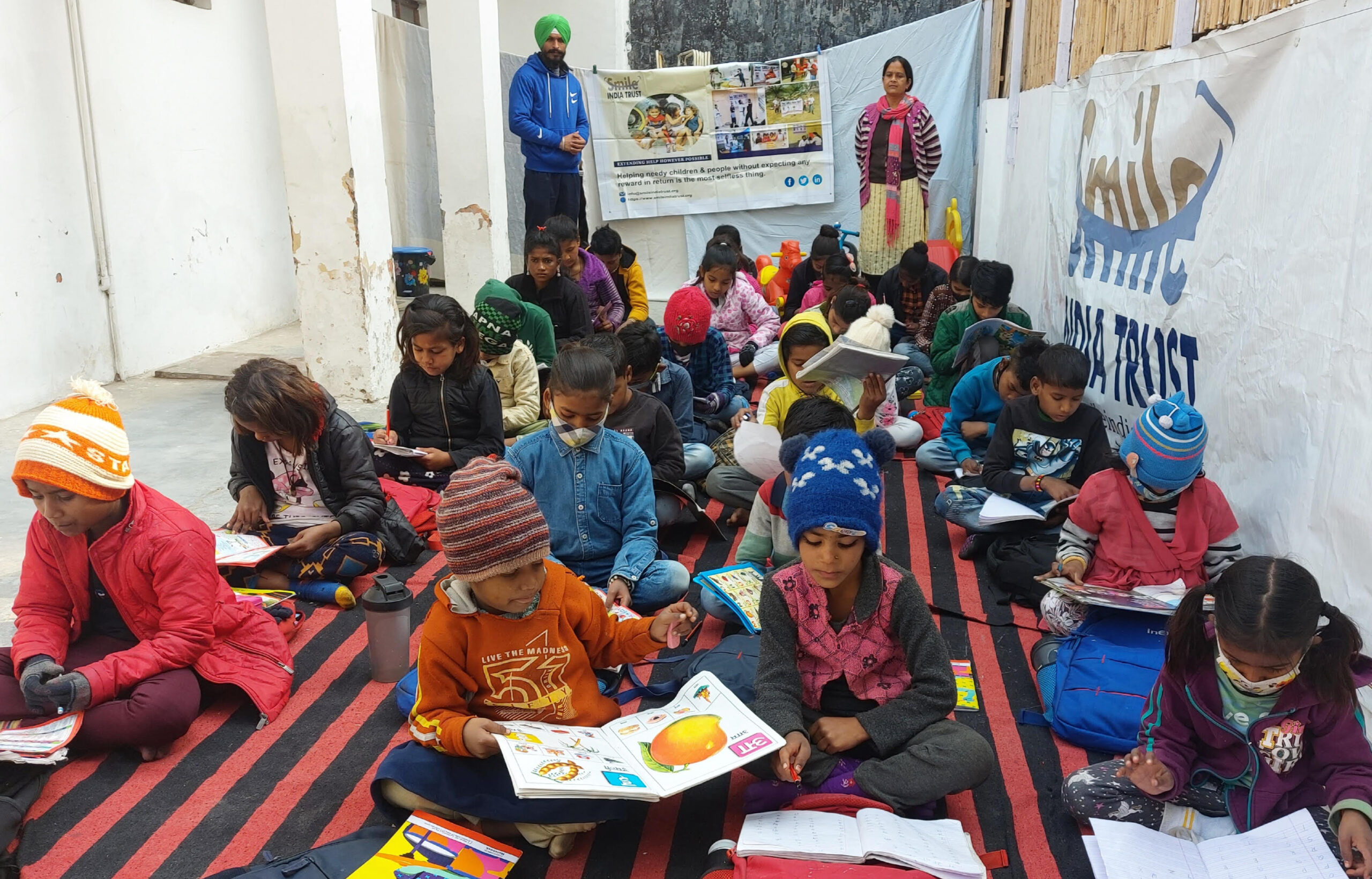 NOIDA NEWS : स्माइल इंडिया ट्रस्ट ला रहा लोगों के जीवन में मुस्कुराहट