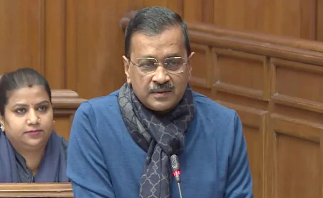 Delhi Politics : उपराज्यपाल मेरे हेडमास्टर नहीं हैं, जनता ने मुझे मुख्यमंत्री बनाया है : केजरीवाल