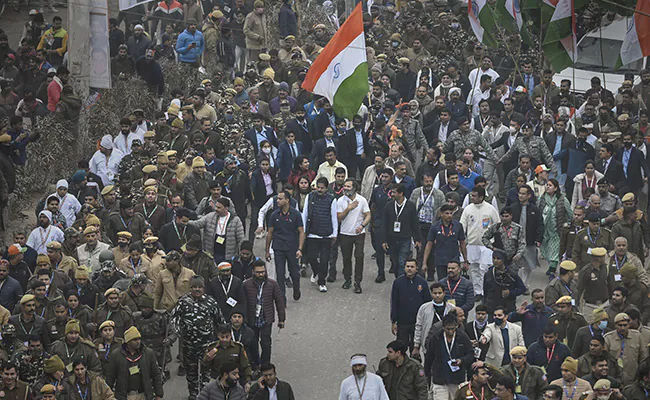 Bharat Jodo Yatra : मवीकलां में विश्राम के बाद फिर शुरू हुई ‘भारत जोड़ो यात्रा’, रालोद कार्यकर्ताओं ने भी लिया हिस्सा