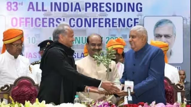 Political News : संसद, विधानसभाओं में अशोभनीय घटनाओं का निदान खोजा जाए : धनखड़