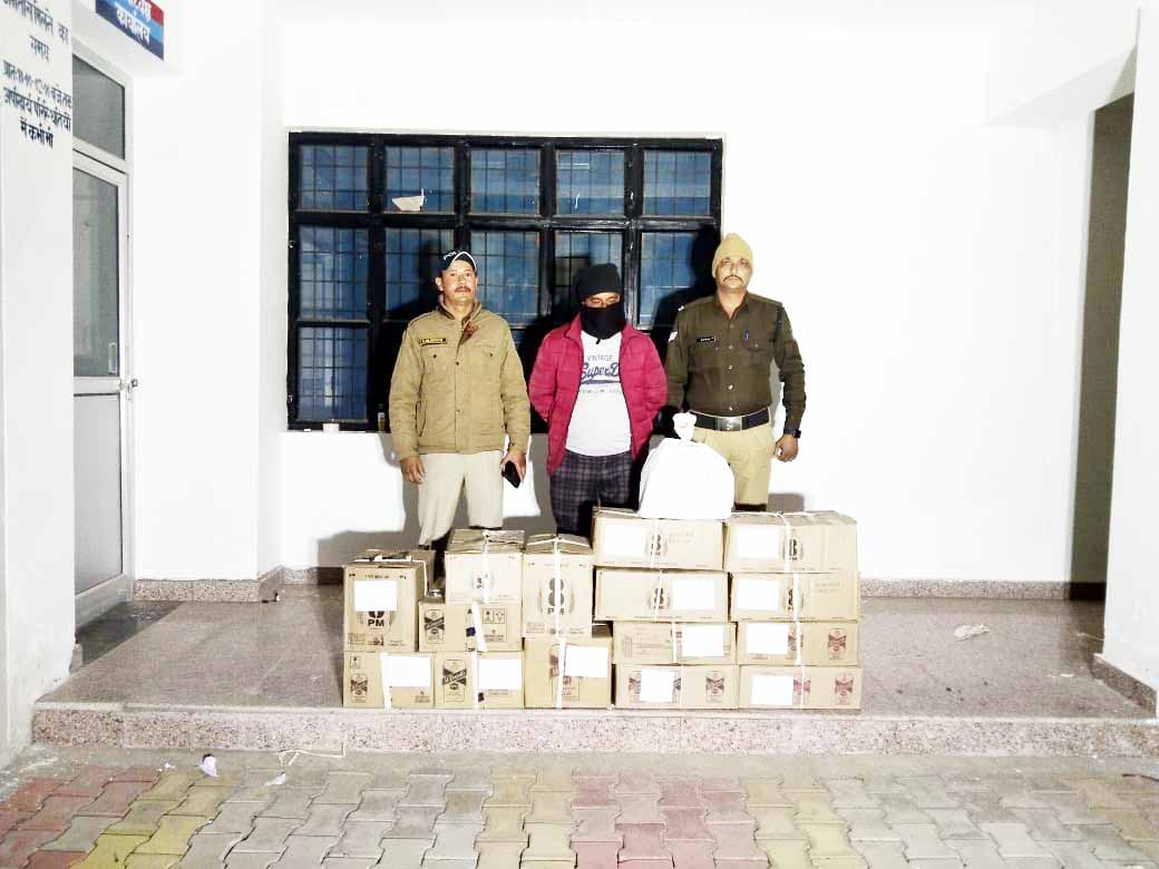 Almora News : घर में जमा कर रखा था अवैध शराब का जखीरा
