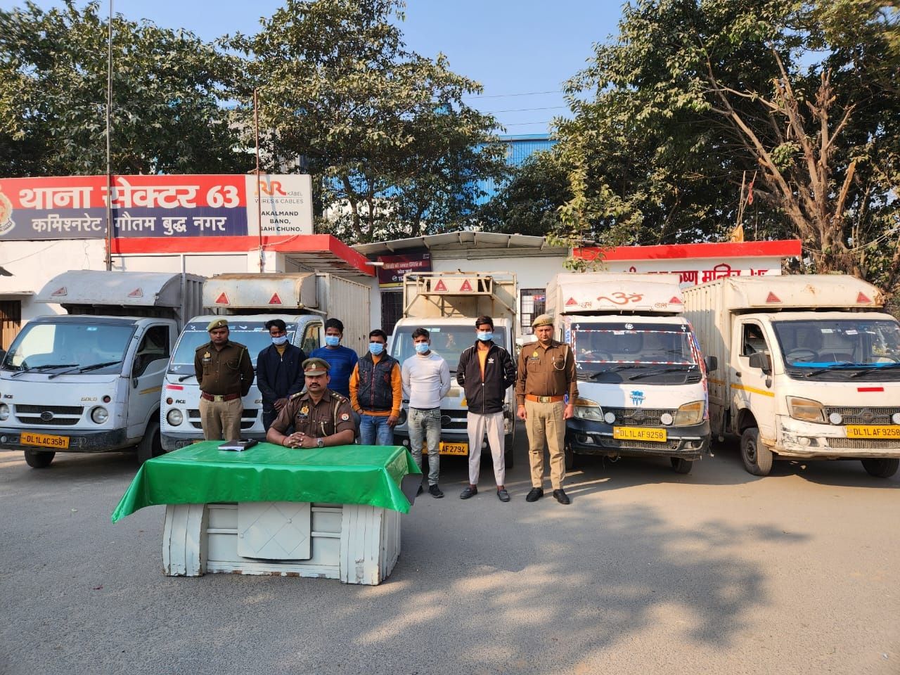 Noida News : फर्जी नंबर प्लेट लगाकर छोटा हाथी चलाने वाले गिरोह का पर्दाफाश