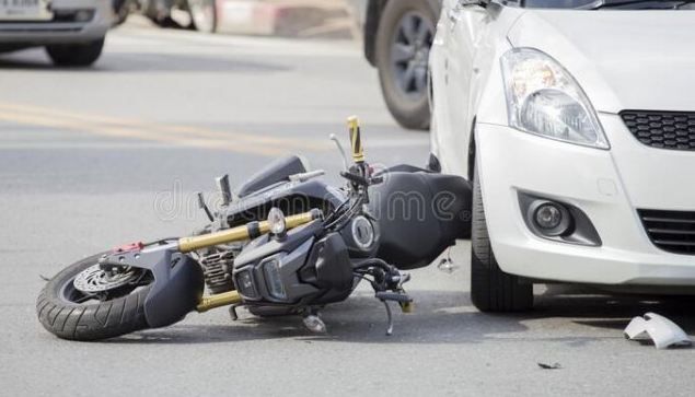 UP News: कार की टक्कर से मोटरसाइकिल सवार दो लोगों की मौत