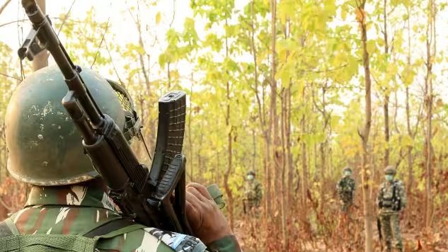 Chhattisgarh: छत्तीसगढ़ में नक्सली हमले में दो पुलिसकर्मी शहीद