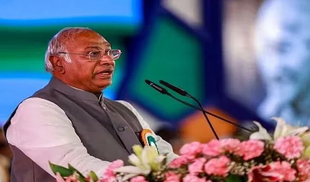 Congress News: लोकतंत्र बचाने लोगों को सरकार की तानाशाही के खिलाफ लड़ना होगा : खरगे