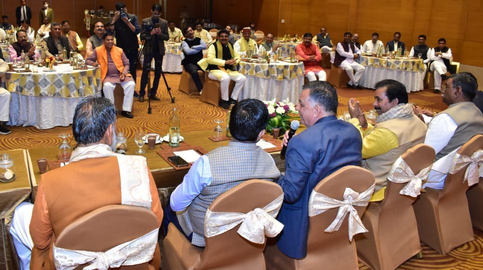 Lucknow: लोकतंत्र में विधायिका का विशेष महत्व, विधायकों को मिले सम्मान