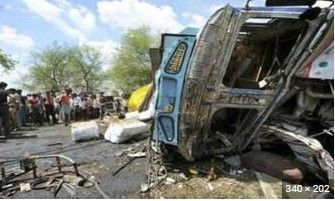 Pakistan News : पाकिस्तान में सड़क हादसे में 17 व्यक्तियों की मौत