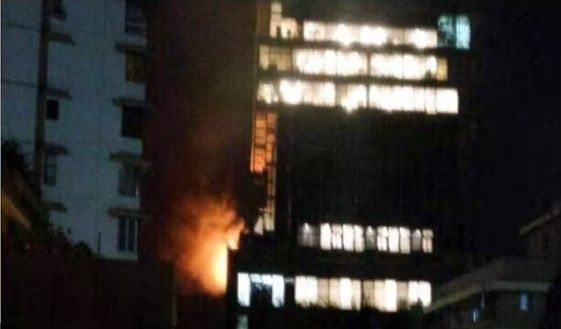 Mumbai News : मुंबई की बहुमंजिला इमारत में आग लगने से बुजुर्ग महिला की मौत