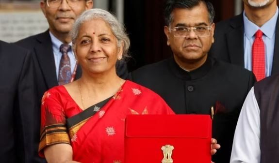 Budget 2023-24 : पांच लाख रुपये से अधिक के वार्षिक प्रीमियम वाली जीवन बीमा पॉलिसी टैक्स के दायरे में : वित्त मंत्री