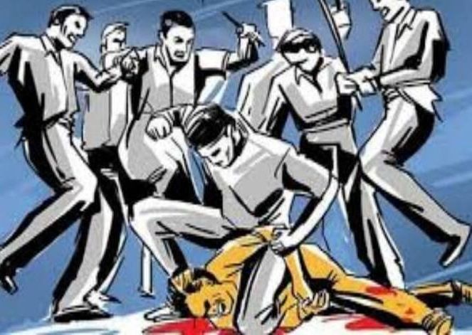 Noida News: हरियाणा पुलिस के जवान की लाठी डंडों से पिटाई, पत्नी भी नहीं बख्शा