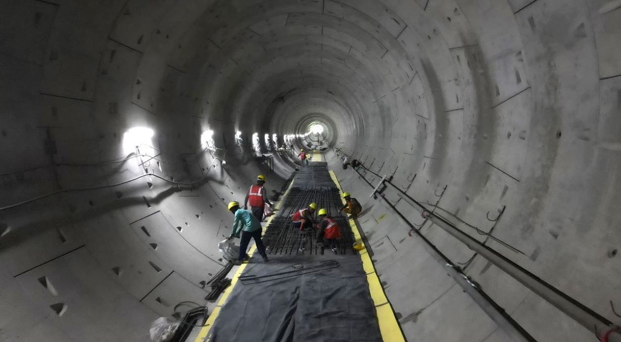 Meerut News: RRTS कॉरिडोर पर पहली बार मेरठ में टनल के अंदर ट्रैक बिछाने का कार्य आरंभ