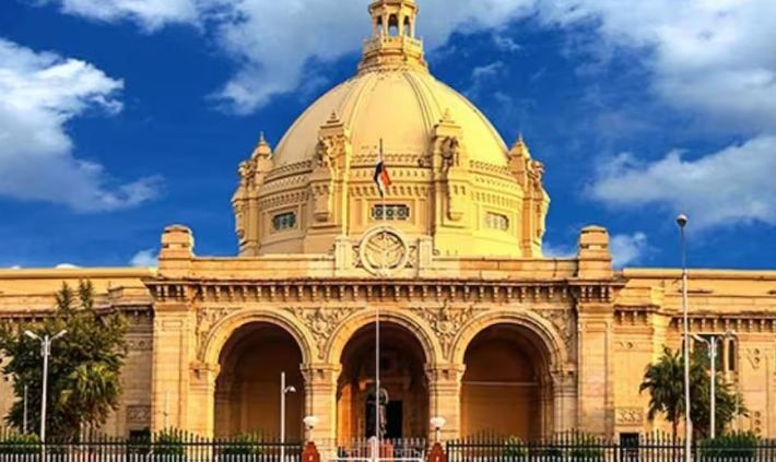 UP News : पुलिसकर्मियों को सजा सुनाये जाने से पहले ही सपा का सदन से बहिर्गमन